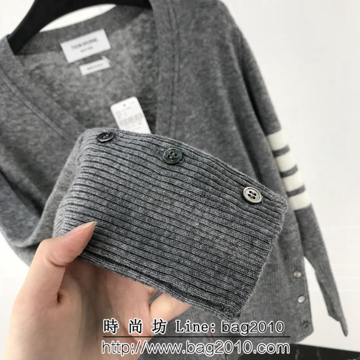 THOM BROWNE湯姆布朗 經典款開衫 淺灰羊絨毛衣 情侶款 ydi1223